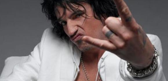Tommy Lee Accuses SeaWorld of Torturing Whales with Rock Music