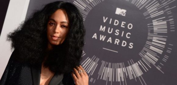 VMAs 2014: Beyonce and Solange Aren't Feuding Despite Avoiding Each Other on Camera