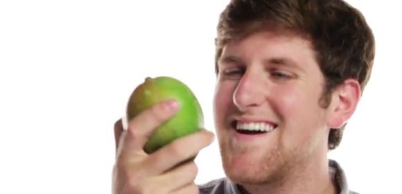 Watch: A Few Tips on How to Pick and Choose the Best Fruits