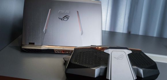 ASUS ROG GX700 Is the World's First Liquid-Cooled Laptop with 4K LCS