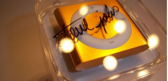 eBay Pulls Steve Jobs-Autographed iPod from Auction