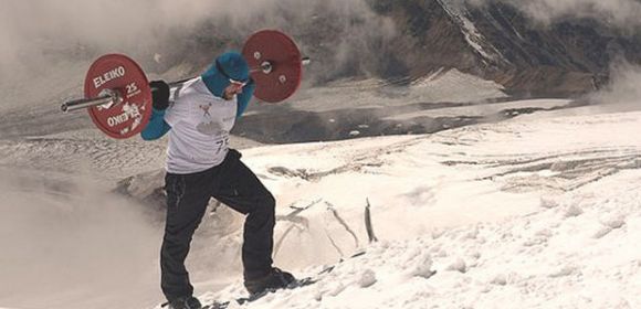 Guy Carries 75-Kg (165-Lb) Barbell Up Europe's Highest Peak