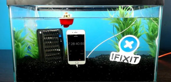 iPhone 7 Survives More than 7 Hours in a Fish Tank - Video