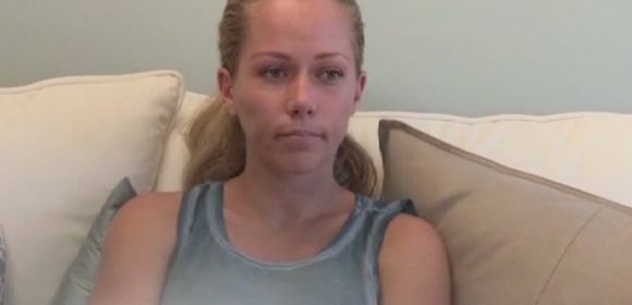 Kendra Wilkinson Opens Up on Troubled Past, Suicide Attempts - Video