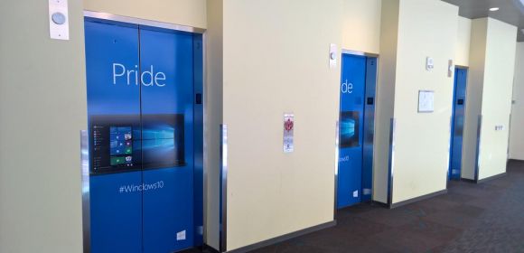 Microsoft Displays Windows 10 Banners All Over the Redmond Campus