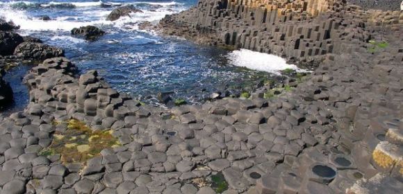 Study Explains Bizarre Hexagonal Towers Created by Cooling Lava