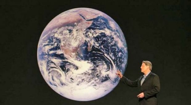 Al Gore doing one of his presentations raising awareness about climate change
