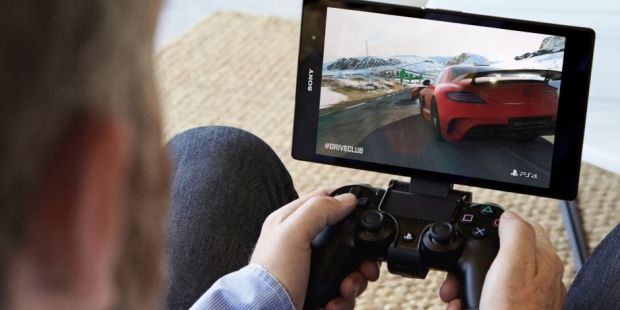 Sony Xperia Z3 Tablet Compact with gaming controller