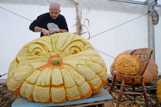 What the mammoth pumpkin looked like when carved
