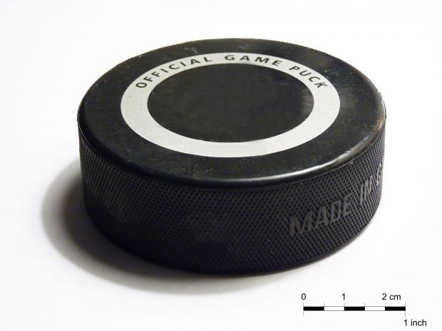 Standard hockey puck