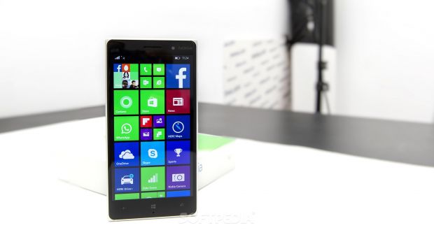 Nokia Lumia 830 (display)