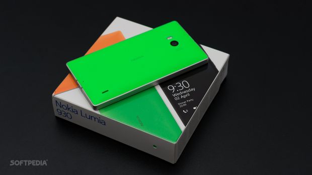 Nokia Lumia 930 Back and Box
