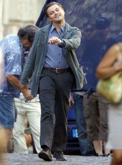 The Leo Strut is one of the most popular Leonardo DiCaprio memes
