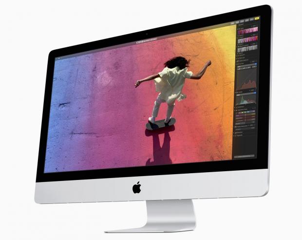 With up to 14.7 million pixels and 1 billion colors, iMac’s Retina 4K and 5K displays offer an immersive, front-of-screen experience.