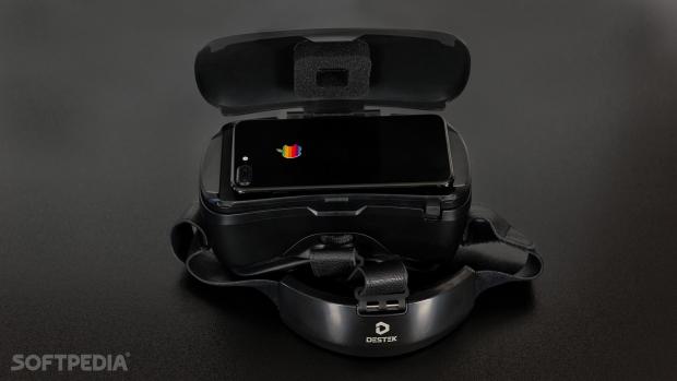 DESTEK V4 VR headset with an iPhone 7 Plus