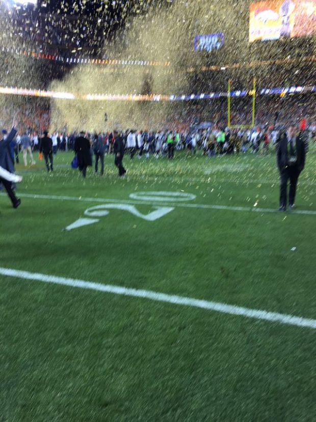 Tim Cook's super blurry Super Bowl photo