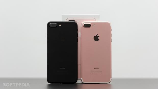 iPhone 7 Plus rear shot for Black and Rose Gold versions
