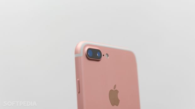 iPhone 7 Plus dual camera on the Rose Gold version