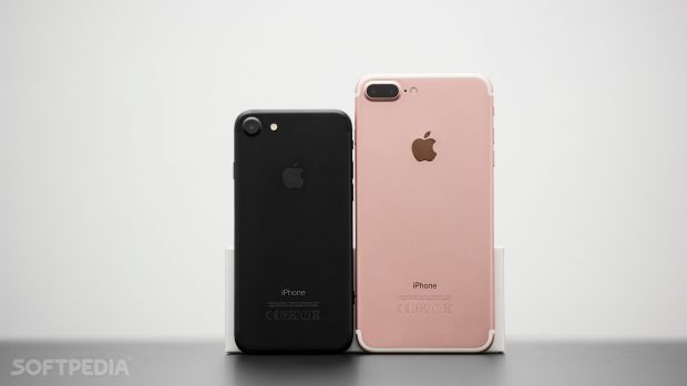 iPhone 7 and iPhone 7 Plus back view