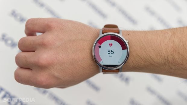 Moto 360 2015 heart rate tracking
