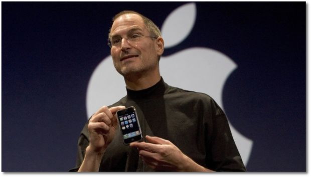 Jobs unveiling the first-ever iPhone