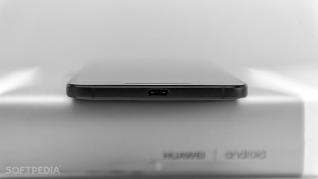 For Galaxy S fans, this is what a USB Type-C port looks like (Nexus 6P)