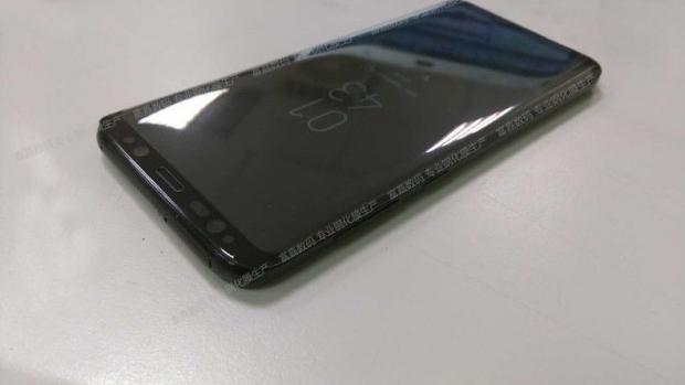 Alleged Galaxy S8 with Always on Display