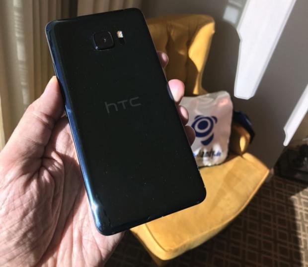 Back view of HTC U Ultra