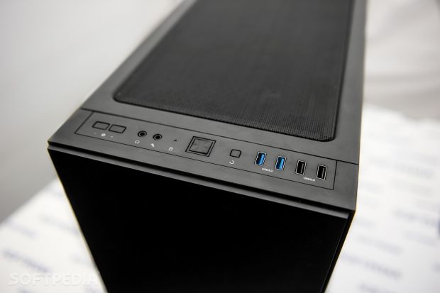 Top case USB 3.0 and 2.0 ports