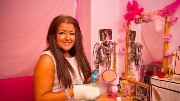 19-year-old spends most of her income on tanning sessions