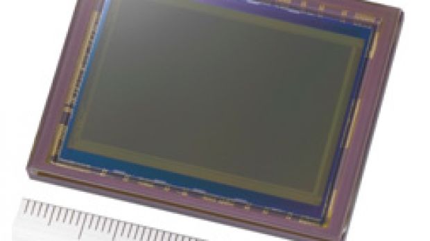 35mm full-frame CMOS sensor