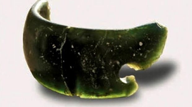 Ancient bracelet turns green under specific lighting