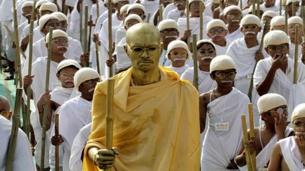 Indian students march in Ghandi getup, take world record