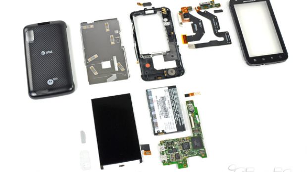Motorola ATRIX 4G torn to pieces