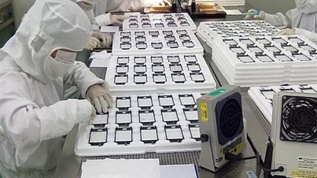 Image believed to show Wintek workers working with iPhone 5 touch-screens