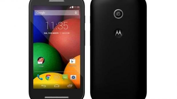 First-gen Moto E front and back view