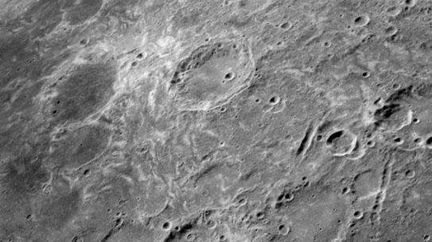 Study proposes new explanation for bright swirls visible on the moon