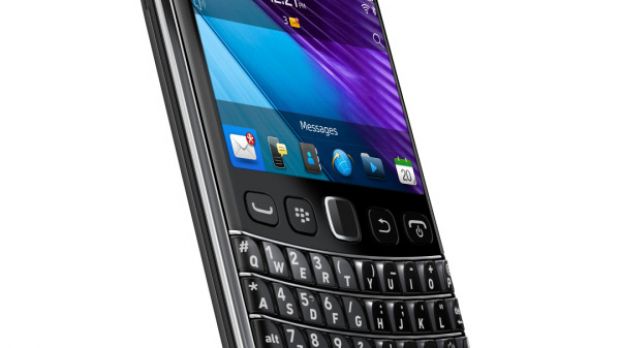 BlackBerry 9790 (side)