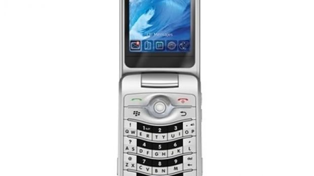 BlackBerry Pearl Flip 8220 in silver