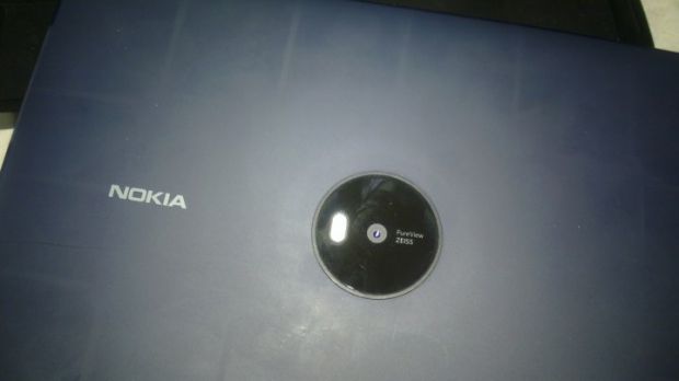 Nokia Lumia 2020 (back)