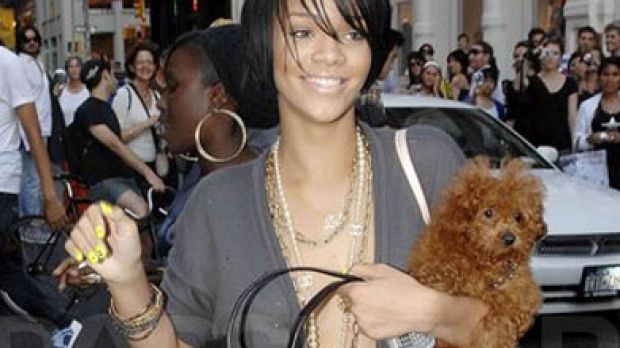 Rihanna rocks the yellow nail polish