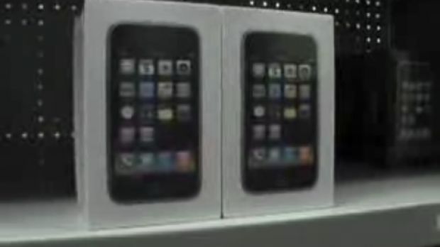 White iPhone 3G units come in a white package