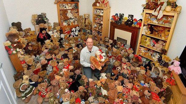 Couple in the UK share their house with hundreds of teddy bears