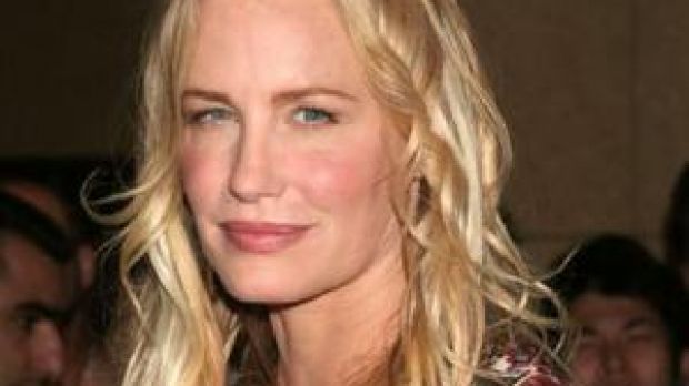 Daryl Hannah Protests The Keystone Pipeline Gets Arrested By Cops 