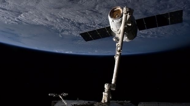 The Dragon captured by the ISS Canadarm2