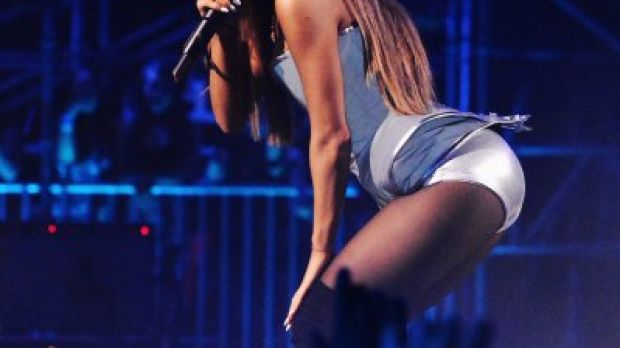 Ariana Grande sizzles during EMAs 2014 performance