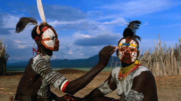 Ethiopia's Karo people use to paint their bodies to feel more confient
