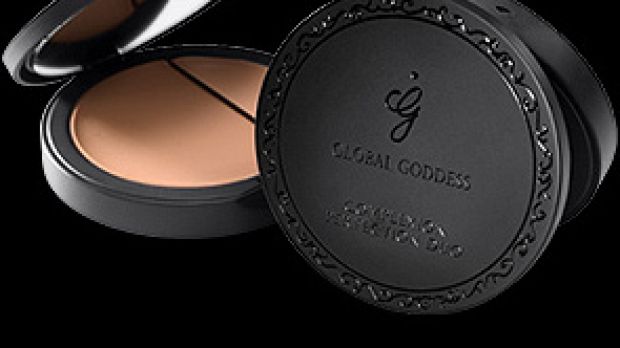 The Complexion Perfection Duo concealer and cream-to-powder foundation