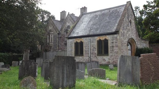 This family home was a former Jewish mortuary chapel