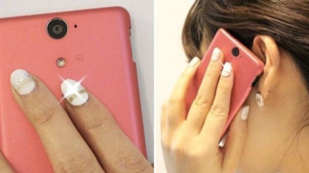 LED fingernail stickers light up when detecting NFC signals